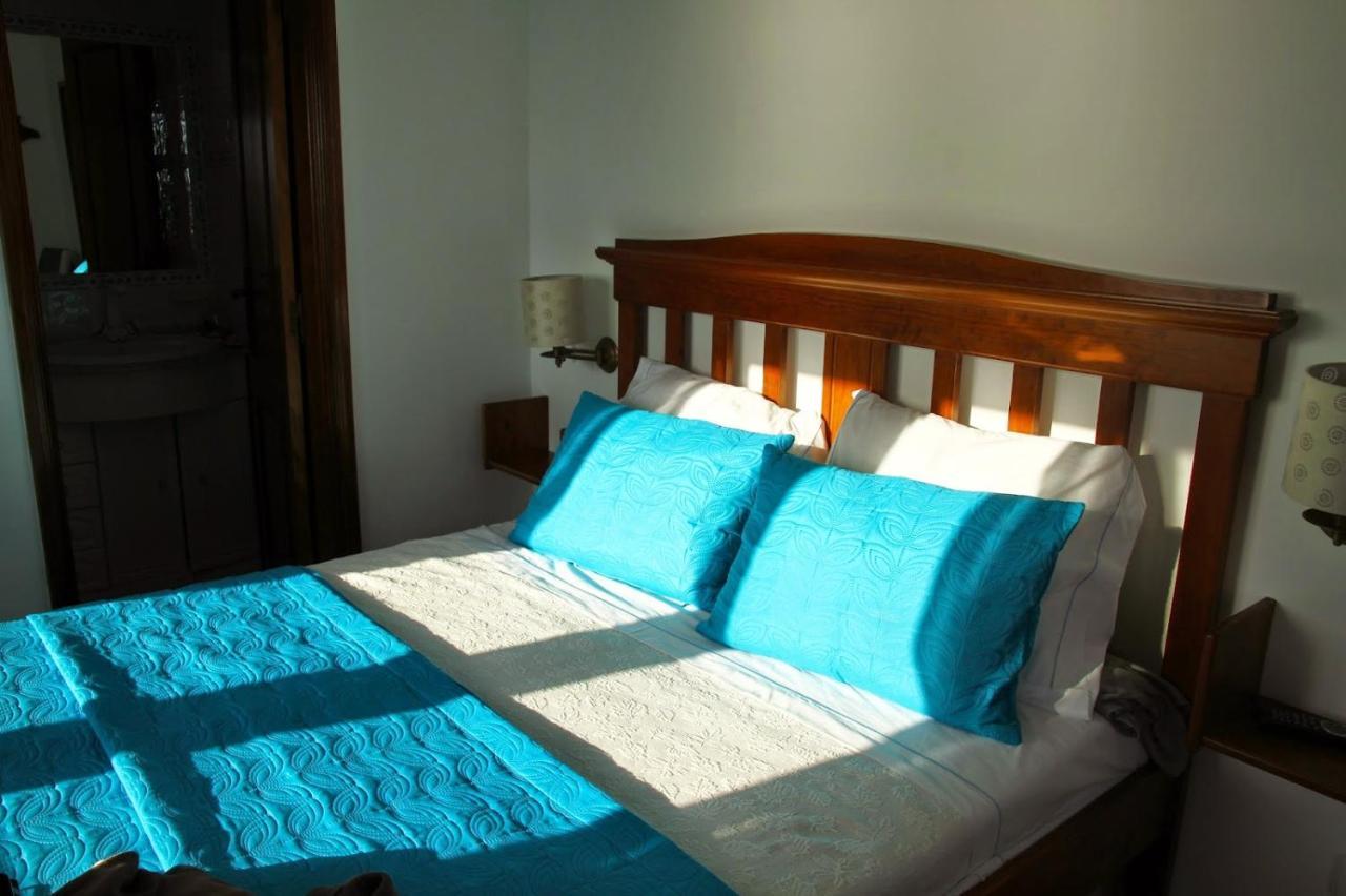 Pequena Baleia Bed & Breakfast Ferrel  Ngoại thất bức ảnh